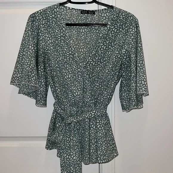 SHEIN Belted Top - Picture 2 of 5